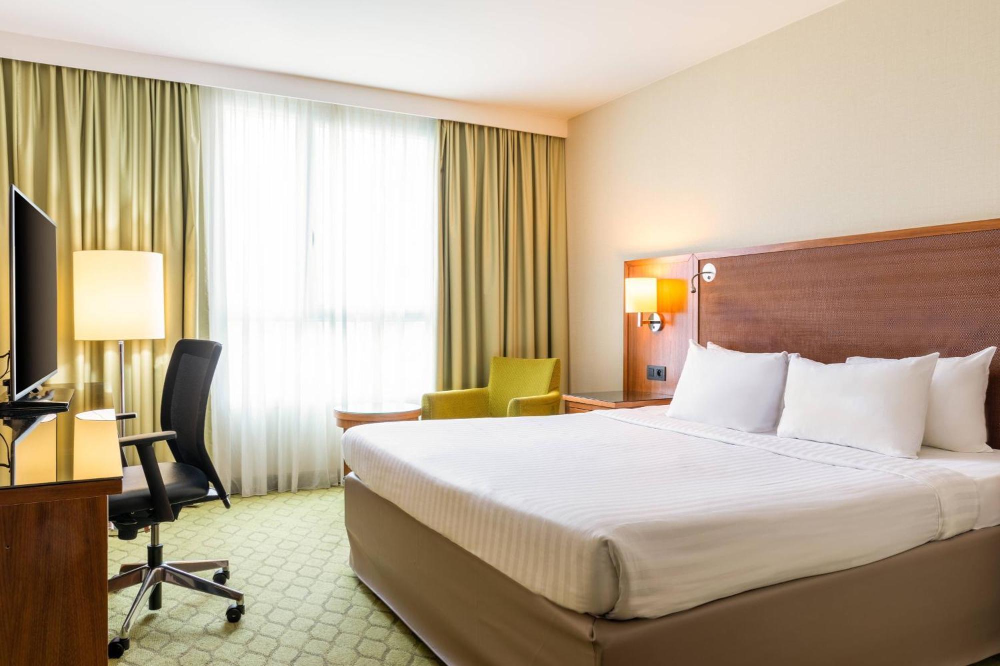 คอร์ตยาร์ด ปารีส แซ็งเดอนี Hotel แซงต์-เดอนี ภายนอก รูปภาพ
